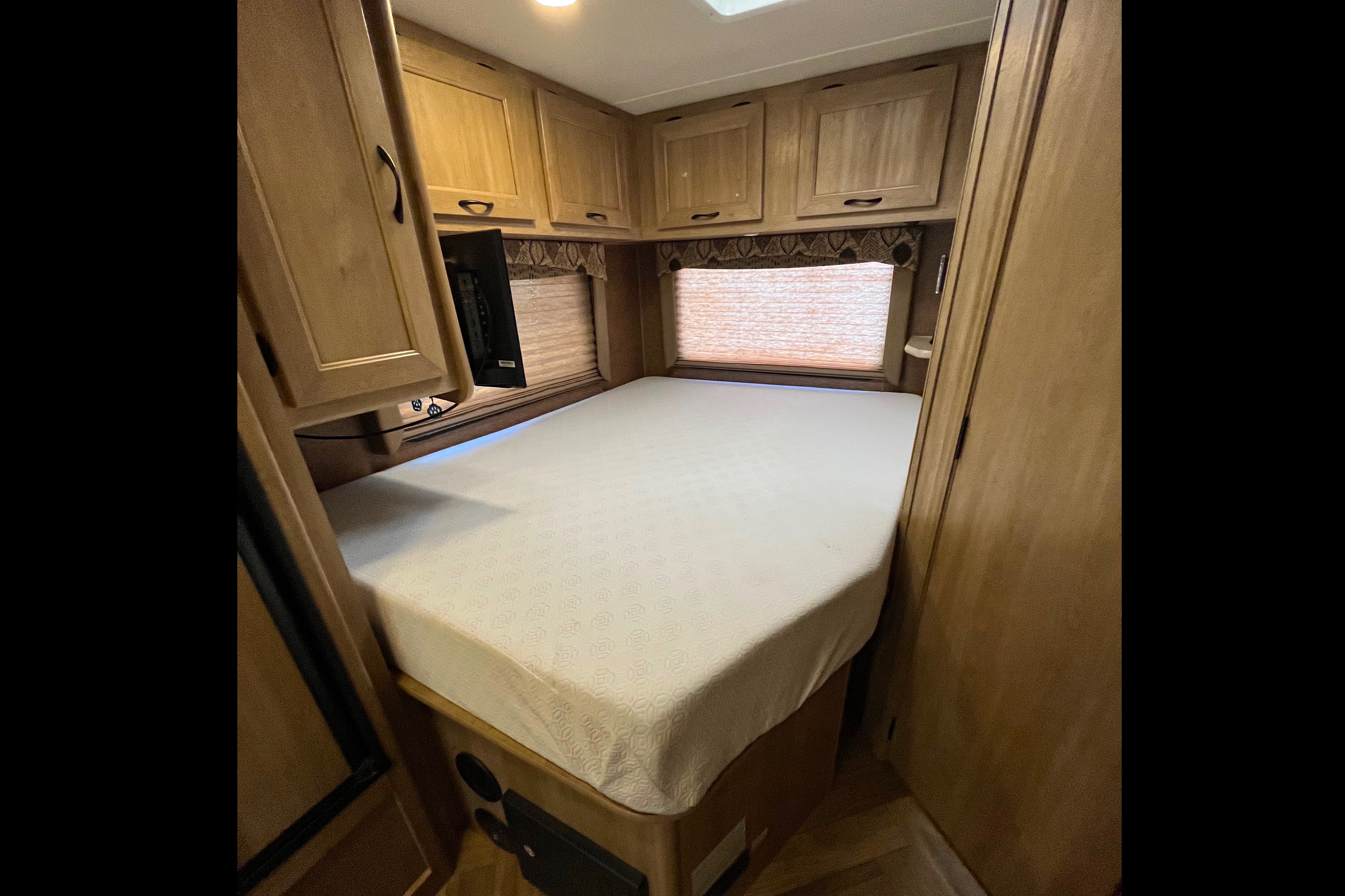 Spacious, Modern and Solar! 2016 Coachmen Freelander