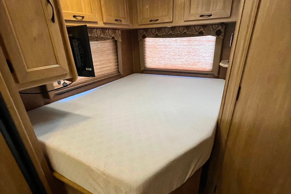 Spacious, Modern and Solar! 2016 Coachmen Freelander