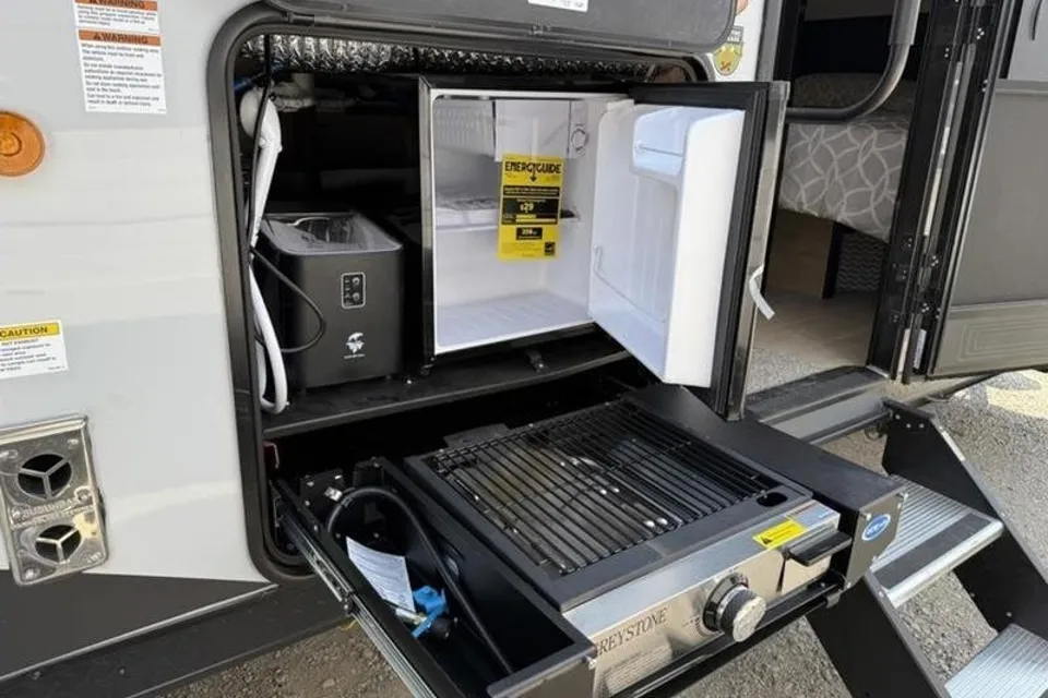2026 Black Label, Bunkhouse, Sleeps 8-10, $500 Deposit, Bed Linens included