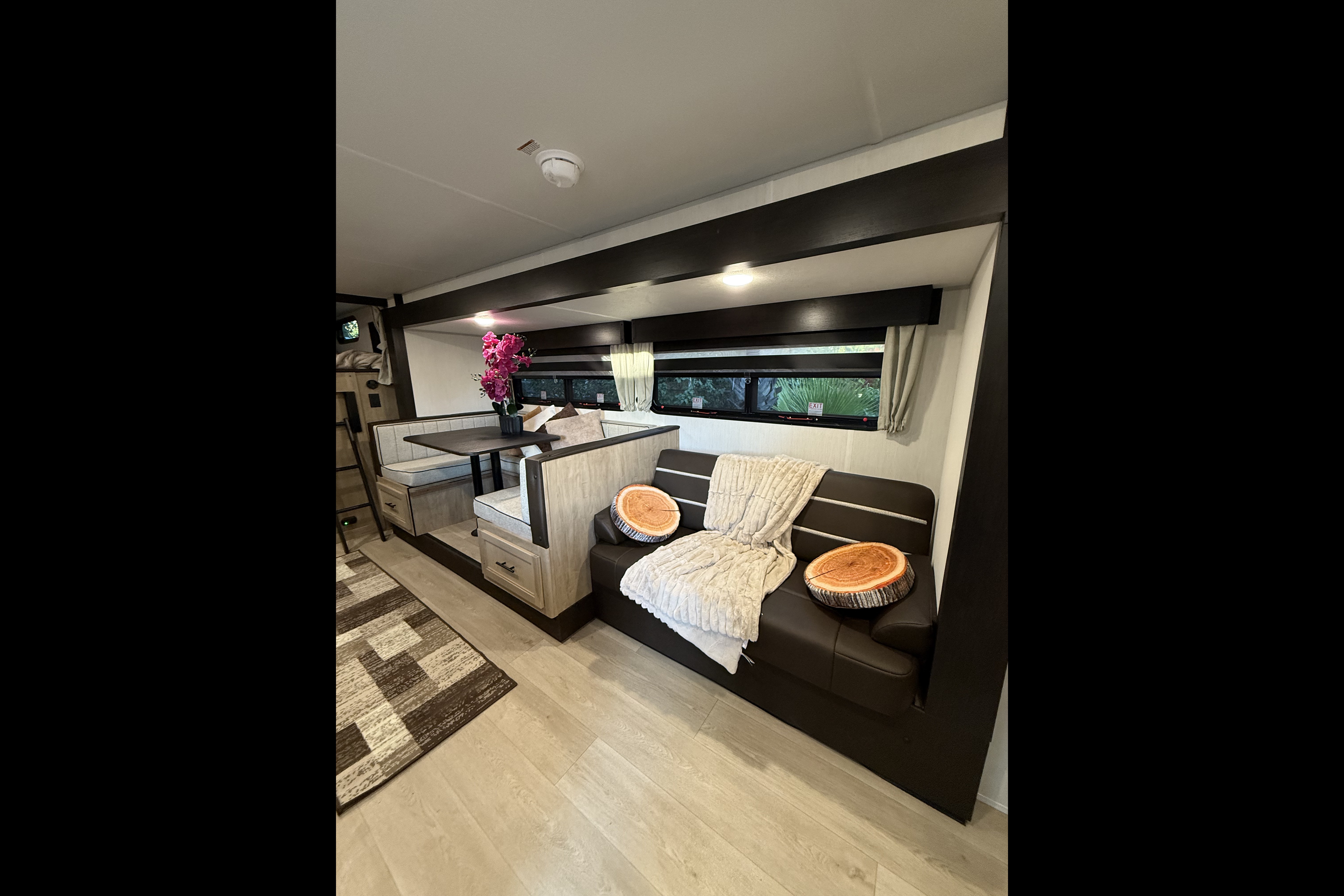 2026 Black Label, Bunkhouse, Sleeps 8-10, $500 Deposit, Bed Linens included