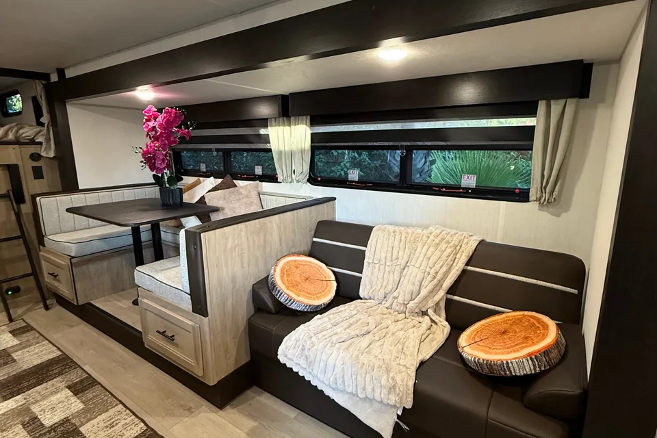2026 Black Label, Bunkhouse, Sleeps 8-10, $500 Deposit, Bed Linens included
