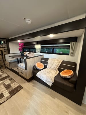 2026 Black Label, Bunkhouse, Sleeps 8-10, $500 Deposit, Bed Linens included