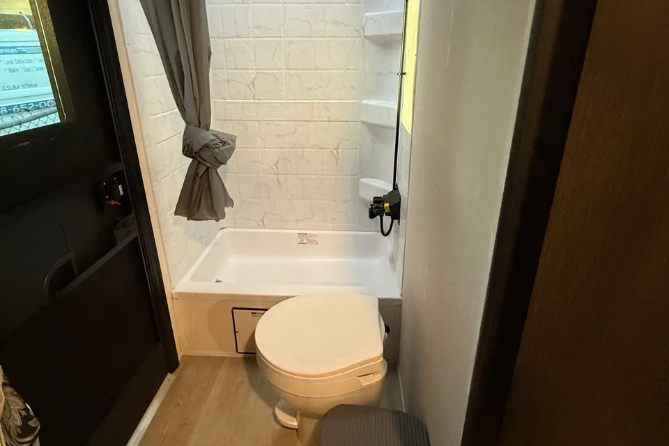 2026 Black Label, Bunkhouse, Sleeps 8-10, $500 Deposit, Bed Linens included