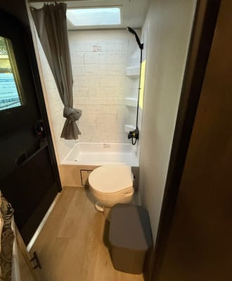 2026 Black Label, Bunkhouse, Sleeps 8-10, $500 Deposit, Bed Linens included