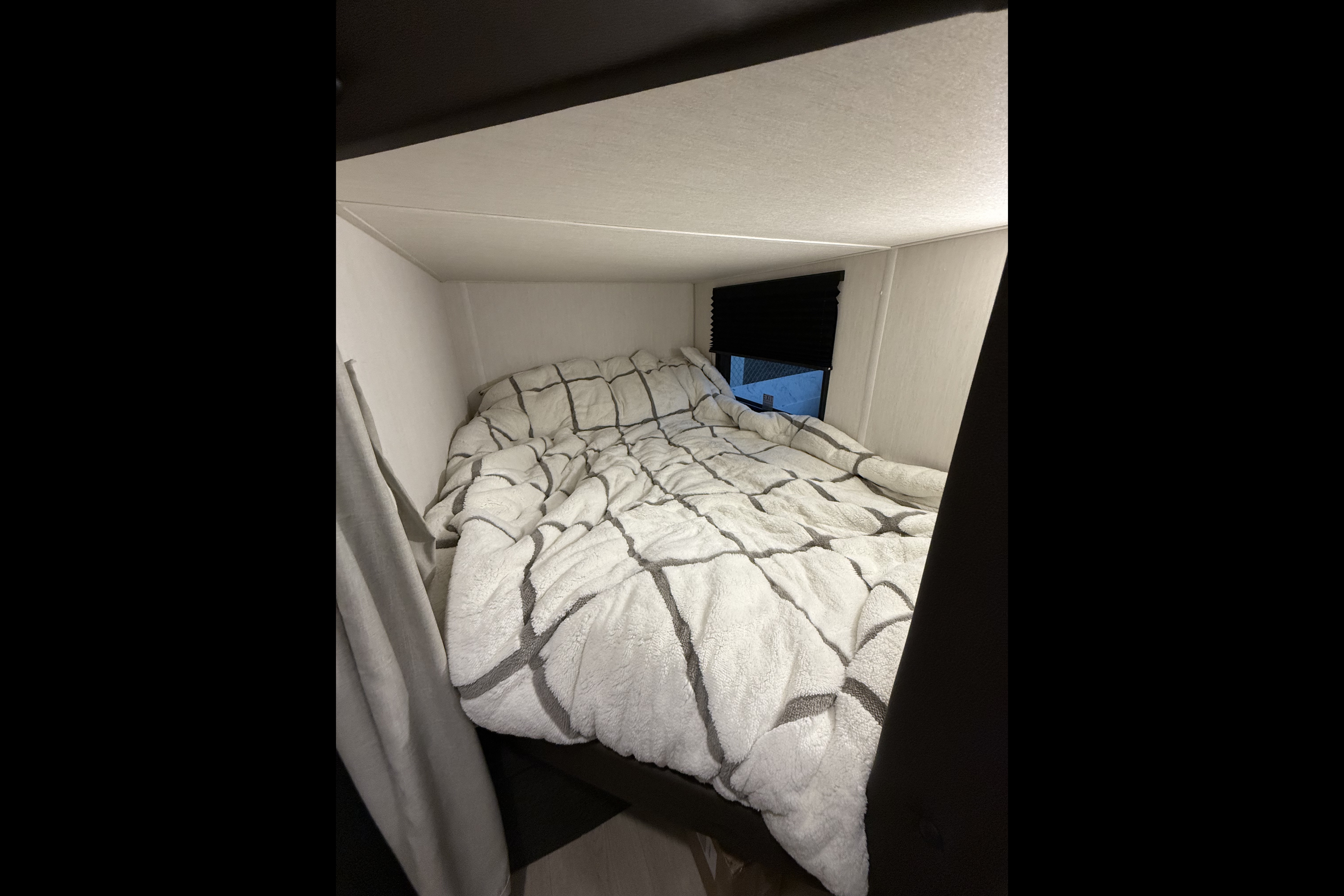 2026 Black Label, Bunkhouse, Sleeps 8-10, $500 Deposit, Bed Linens included