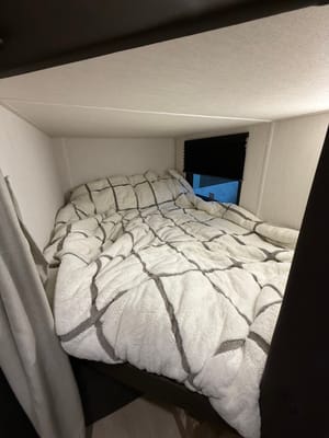 2026 Black Label, Bunkhouse, Sleeps 8-10, $500 Deposit, Bed Linens included