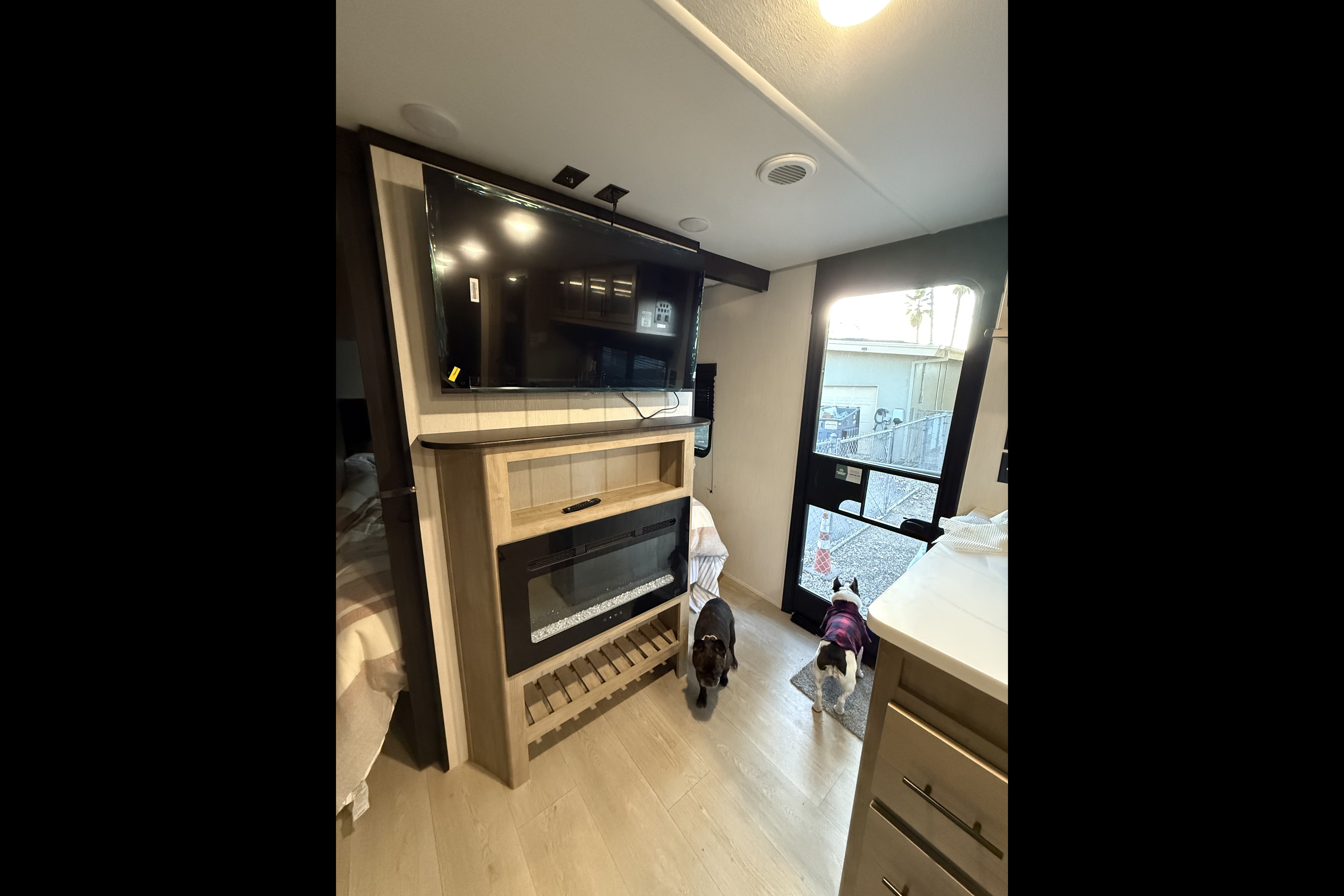 2026 Black Label, Bunkhouse, Sleeps 8-10, $500 Deposit, Bed Linens included