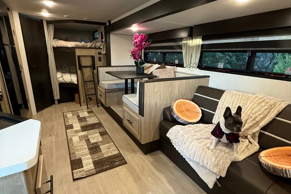 2026 Black Label, Bunkhouse, Sleeps 8-10, $500 Deposit, Bed Linens included