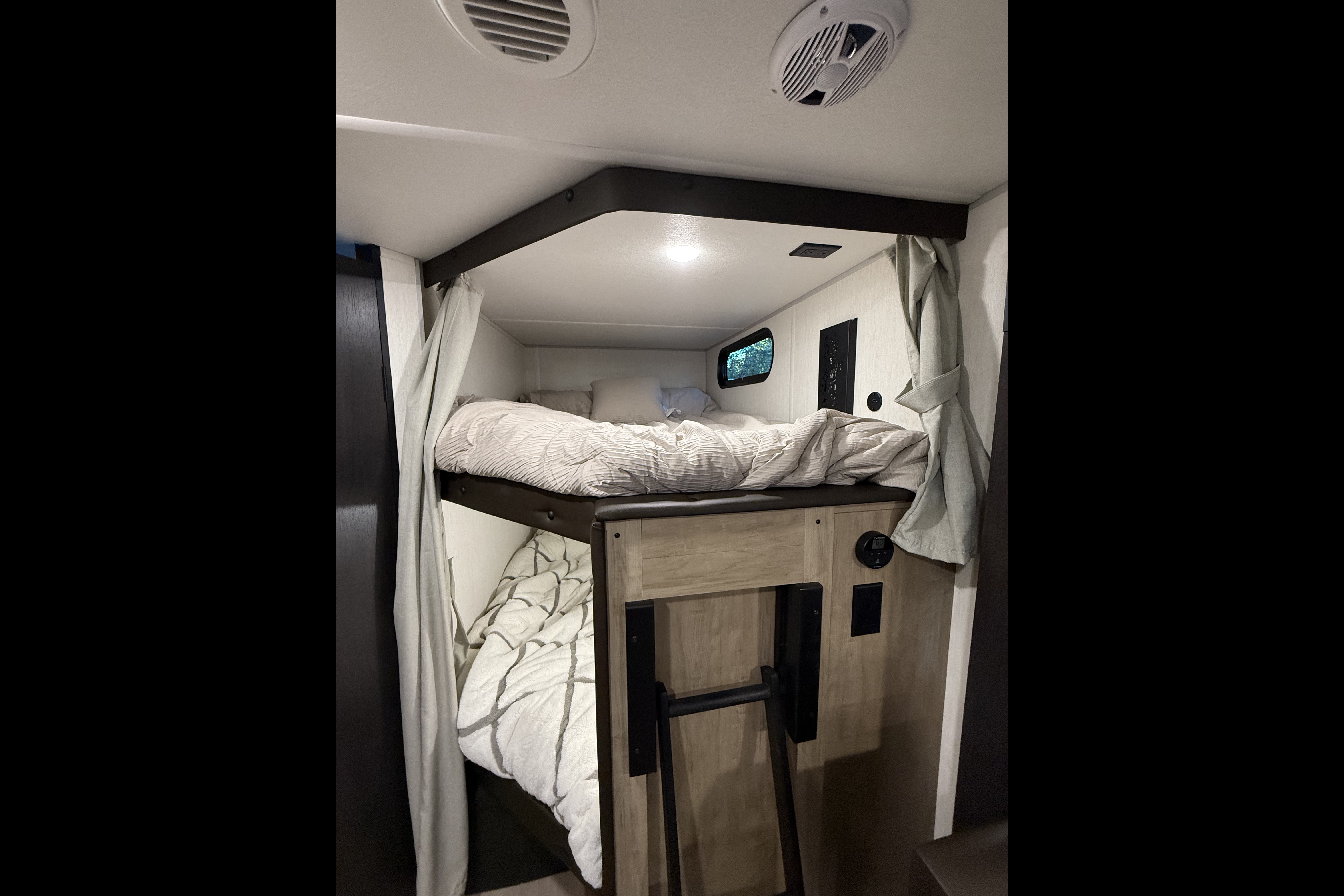 2026 Black Label, Bunkhouse, Sleeps 8-10, $500 Deposit, Bed Linens included