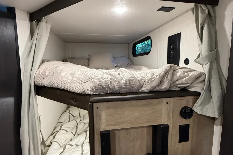 2026 Black Label, Bunkhouse, Sleeps 8-10, $500 Deposit, Bed Linens included