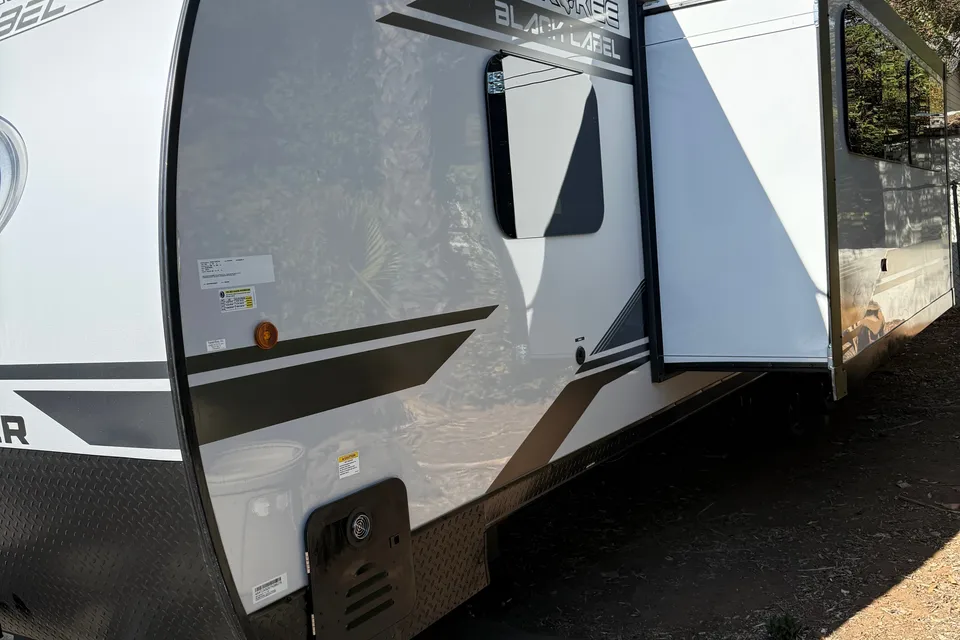 2026 Black Label, Bunkhouse, Sleeps 8-10, $500 Deposit, Bed Linens included