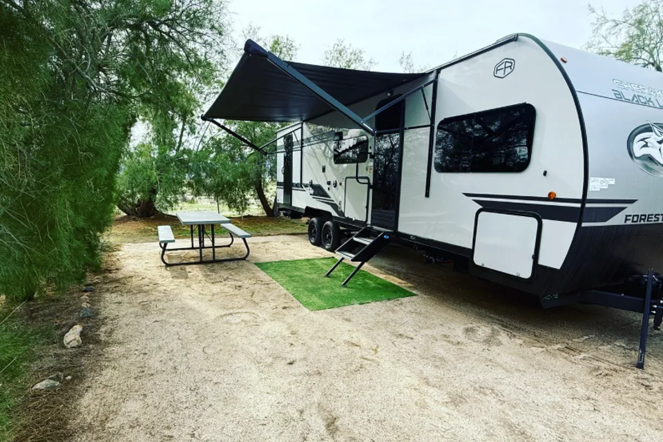 2026 Black Label, Bunkhouse, Sleeps 8-10, $500 Deposit, Bed Linens included