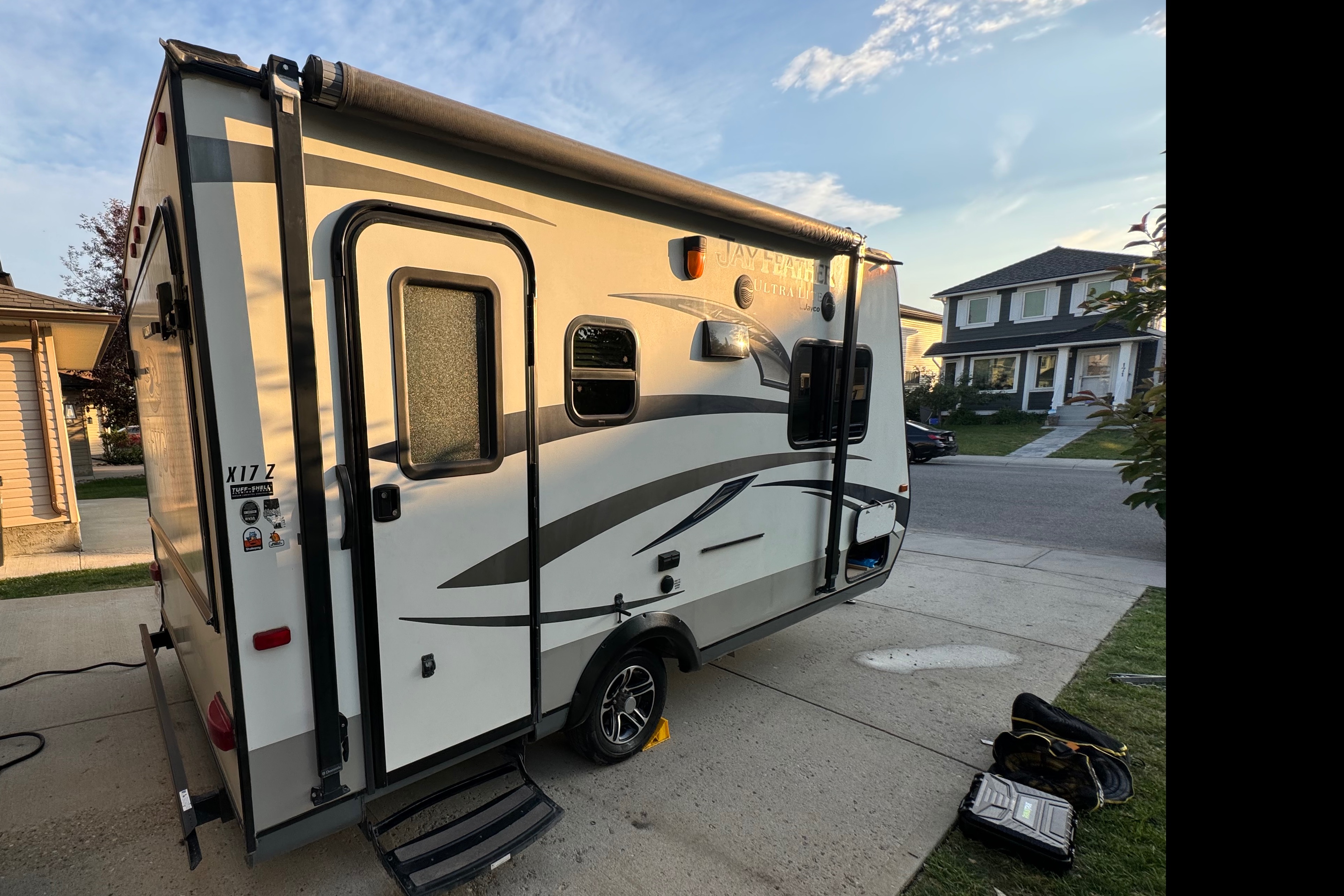 Kids and Pets Friendly SUV towable Jayco X17Z with Theater projector 📽️ Solar Powered Off Grid Ready