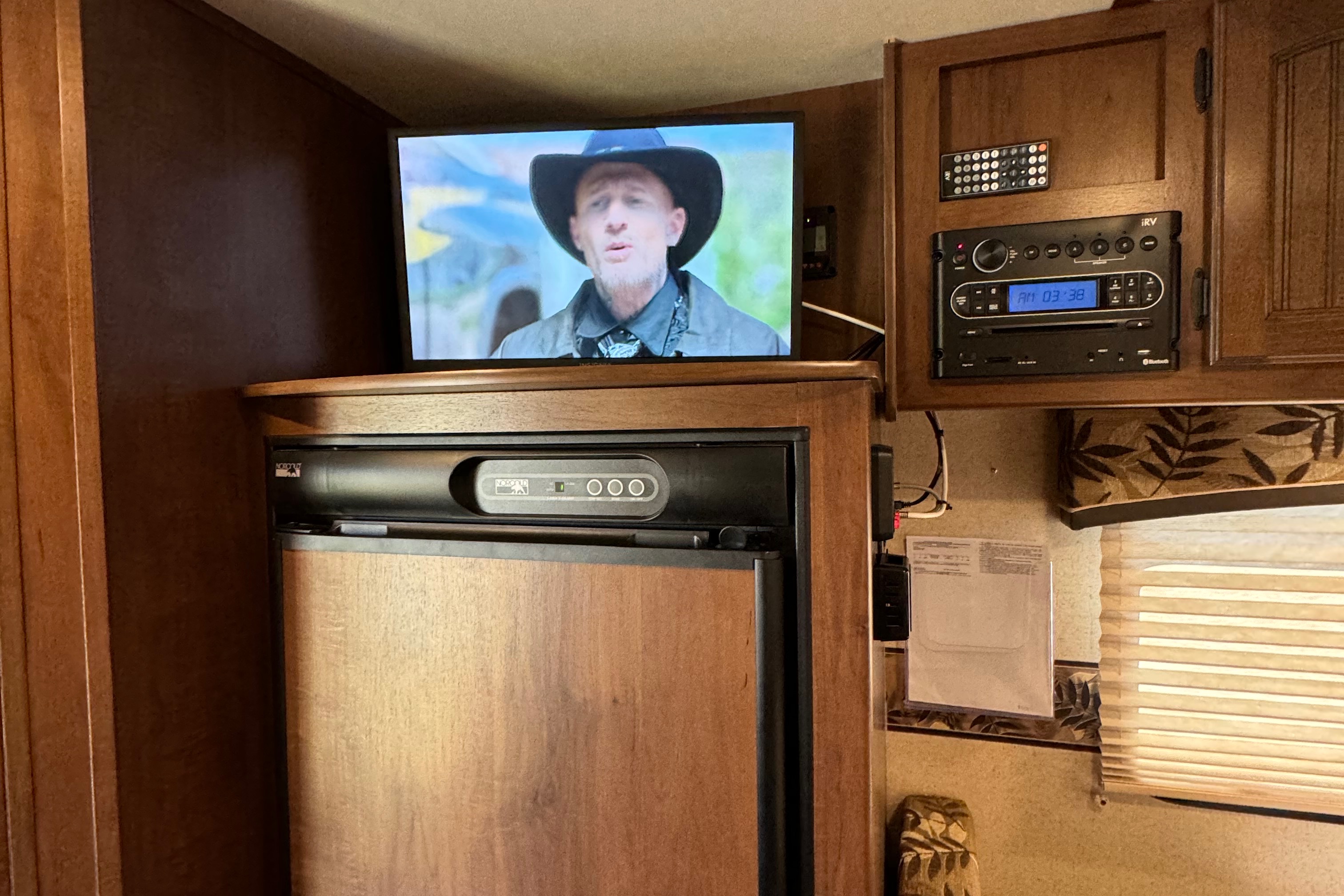 Kids and Pets Friendly SUV towable Jayco X17Z with Theater projector 📽️ Solar Powered Off Grid Ready
