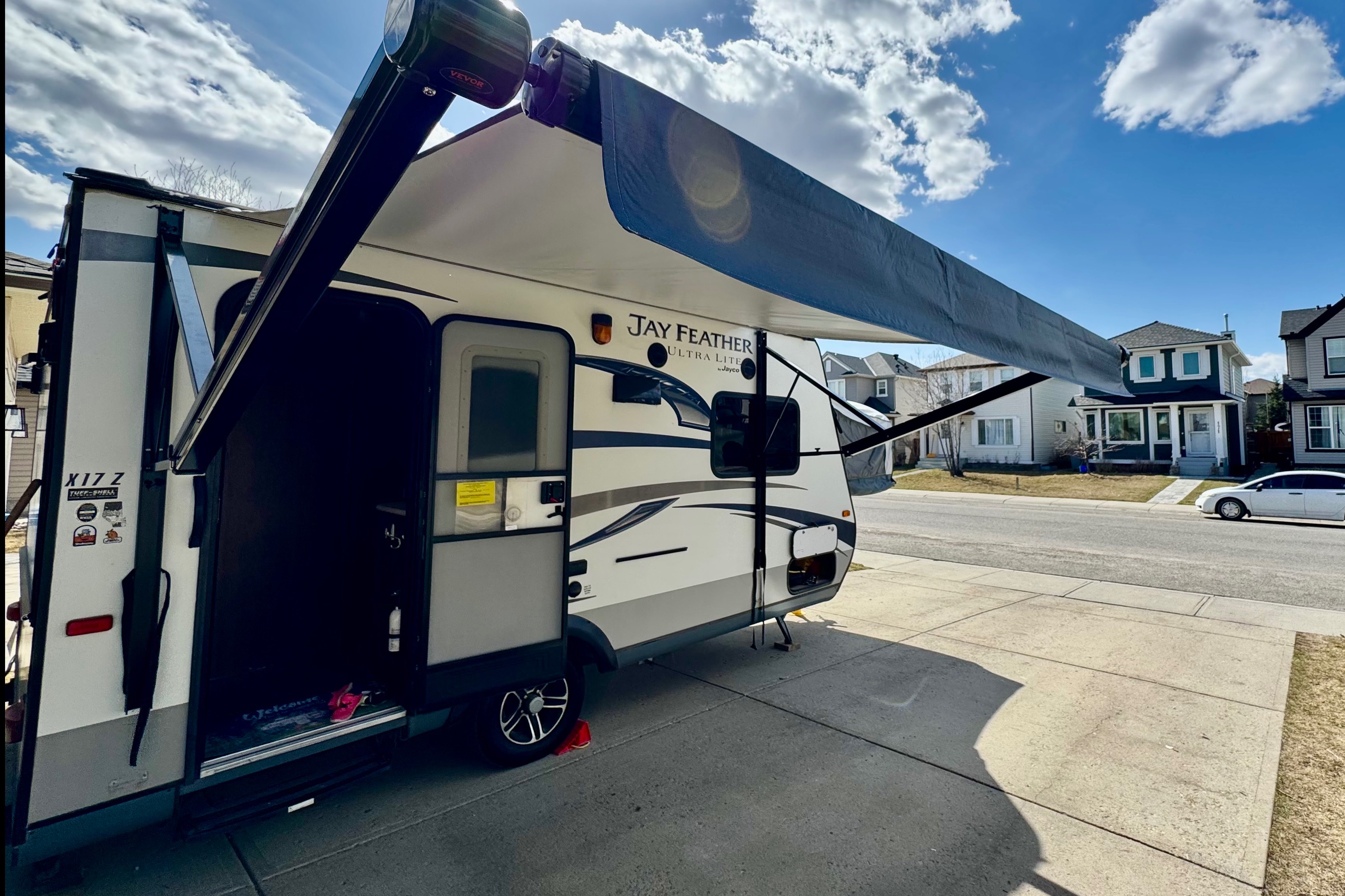 Kids and Pets Friendly SUV towable Jayco X17Z with Theater projector 📽️ Solar Powered Off Grid Ready