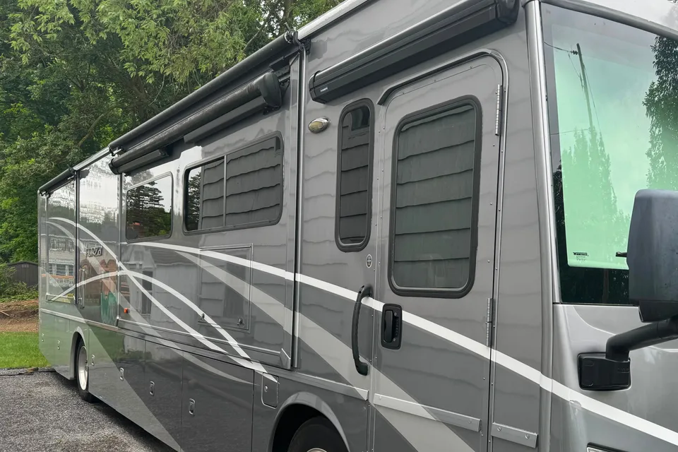 Winnebago Luxury Coach