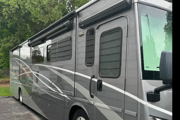 Winnebago Luxury Coach