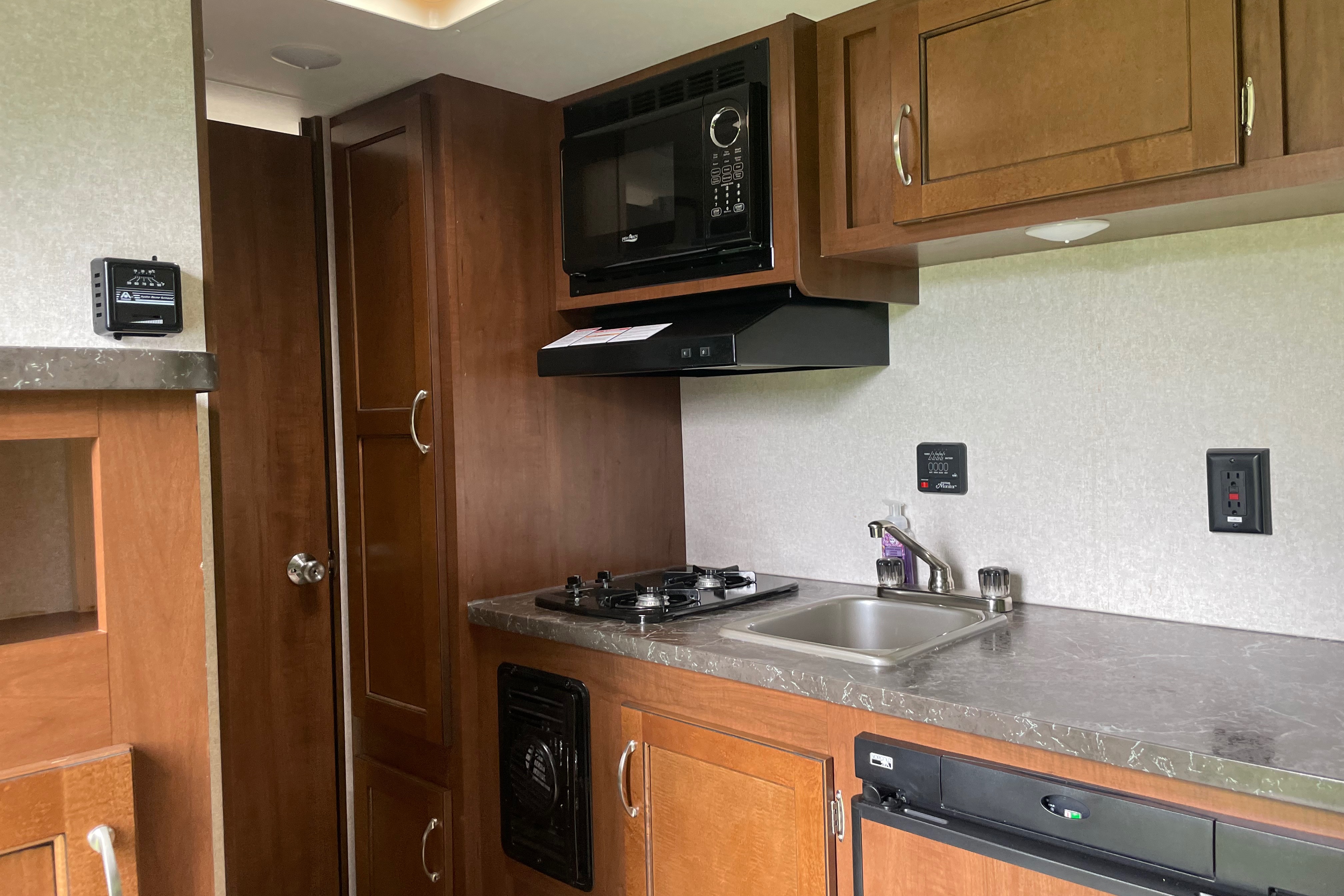 Laur's Lair - Tiny Camping Trailer, sleeps 4