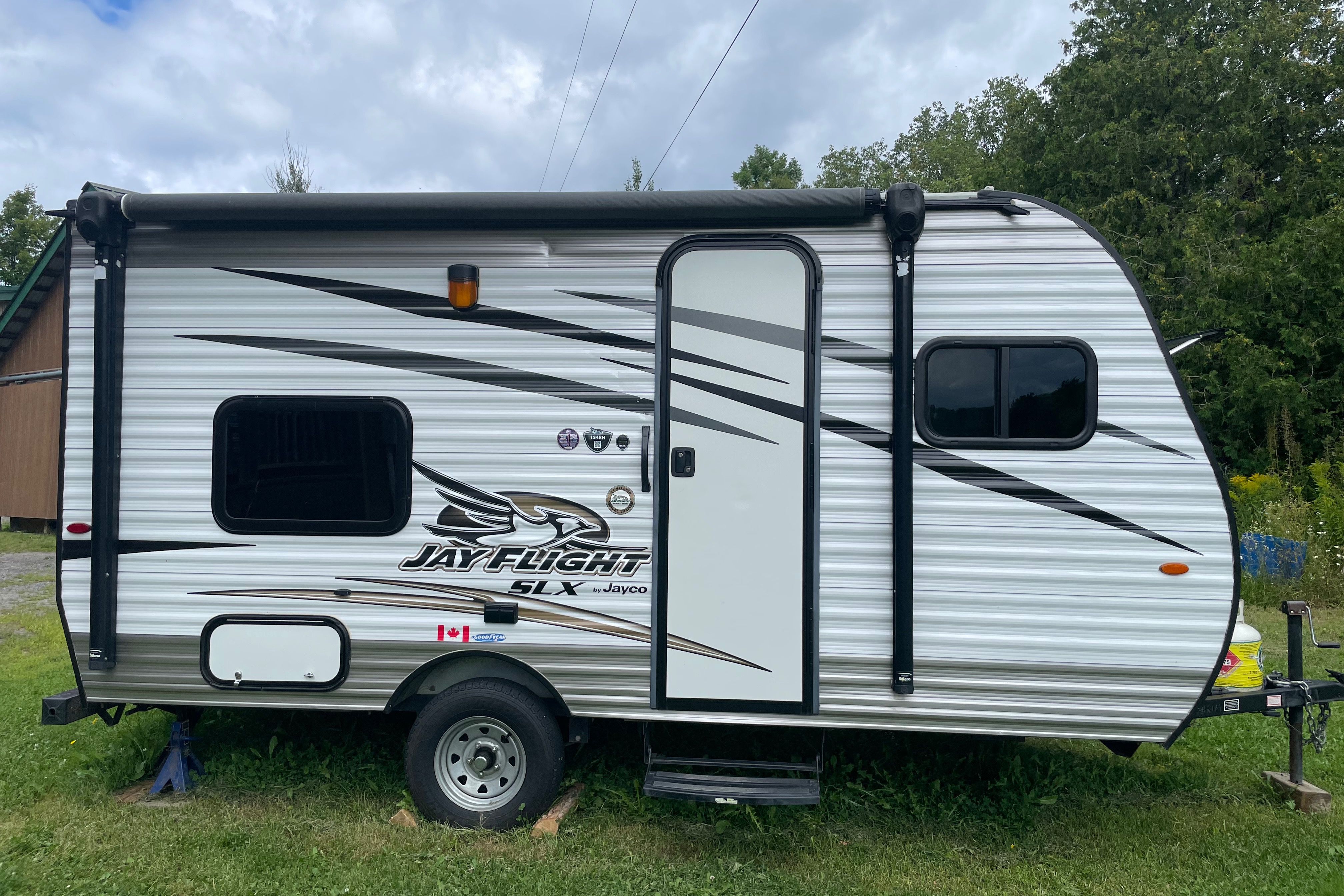 Laur's Lair - Tiny Camping Trailer, sleeps 4