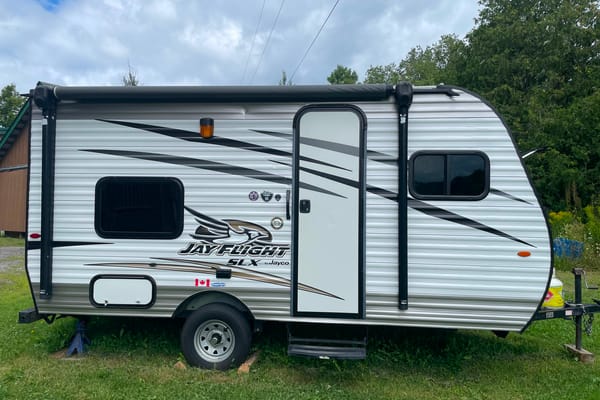 Laur's Lair - Tiny Camping Trailer, sleeps 4