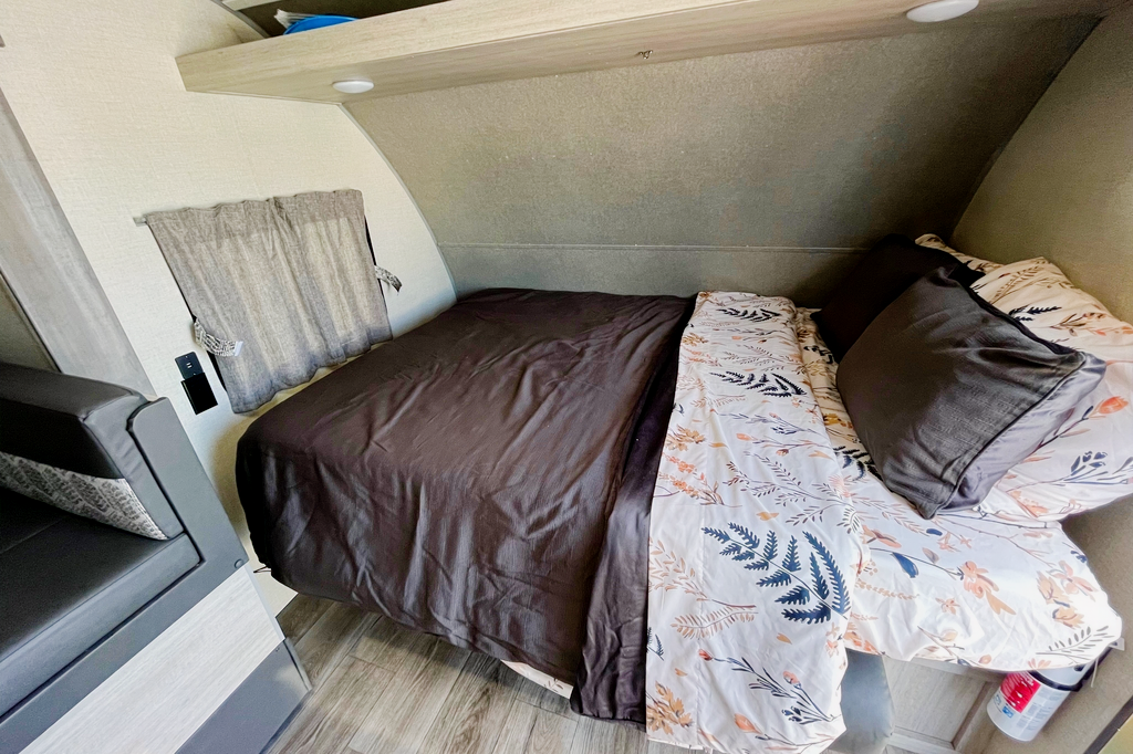 NEW Stocked, Deliverable Family Coachmmen Catalina