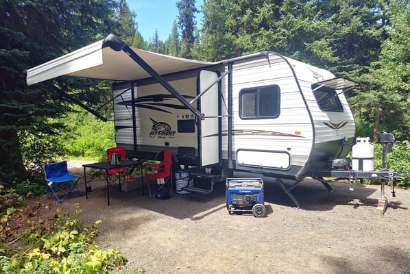 Furnished, stocked, and ready for an adventure! Jayco Jayflight 174BH Baja