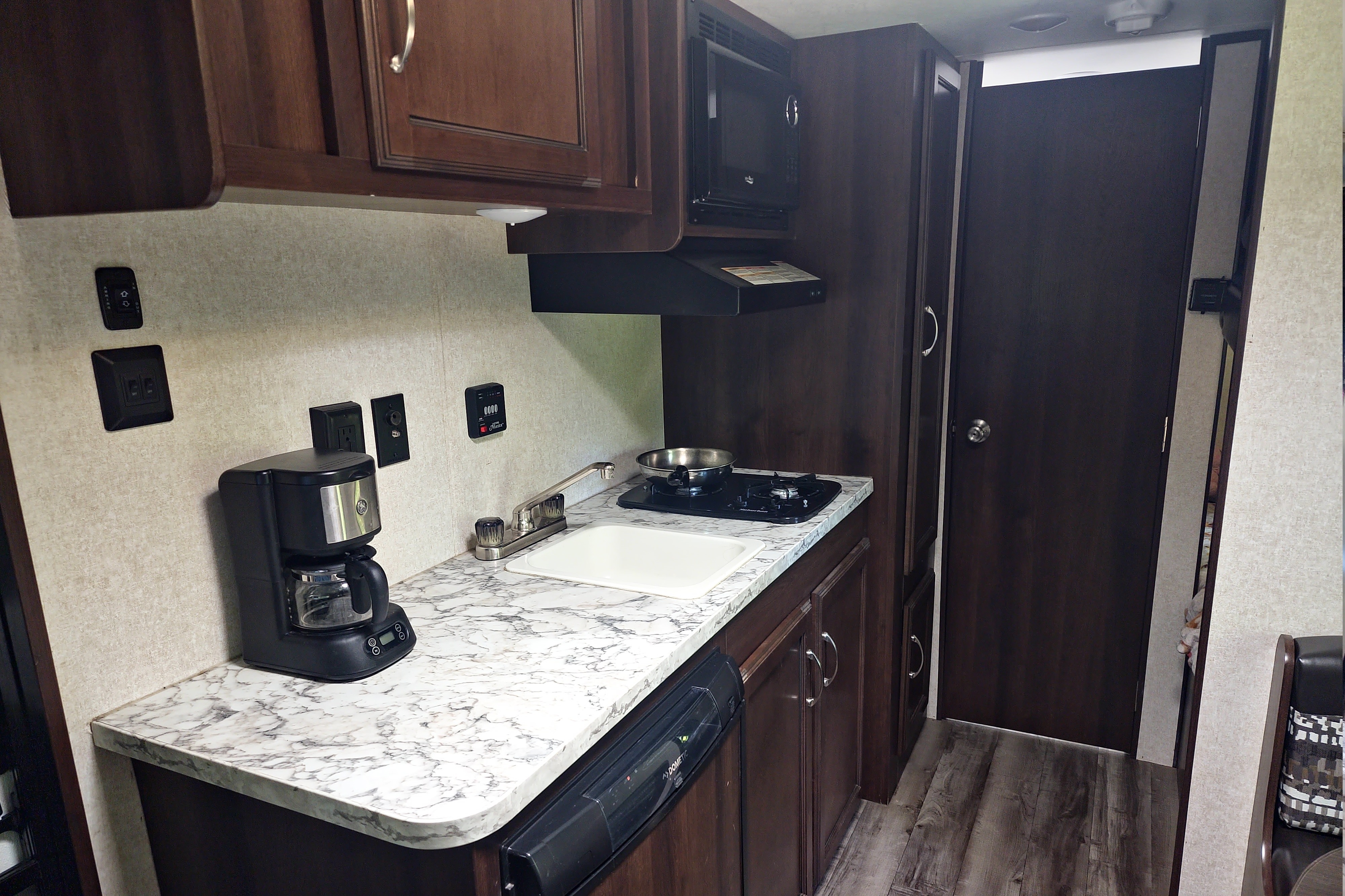 Furnished, stocked, and ready for an adventure! Jayco Jayflight 174BH Baja