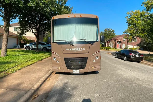 Leslie’s Happy Camper Winnebago Vista Class A