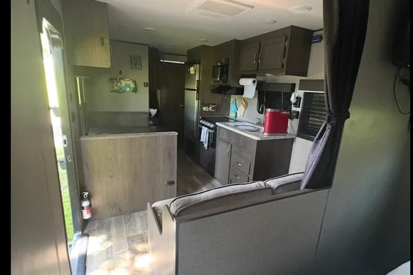 Happy Camper's Jayco Jayflight SLX Travel Trailer