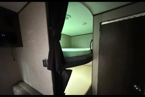 Happy Camper's Jayco Jayflight SLX Travel Trailer