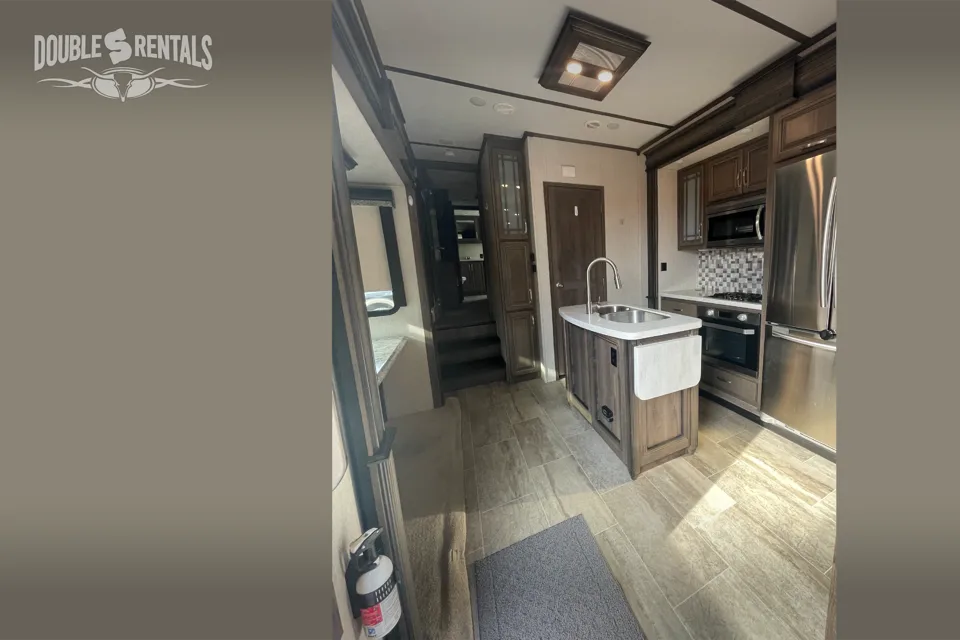 MONTANA Private Master, 1.5 Bath, Spacious Front Living with Hideaway TV and Fireplace