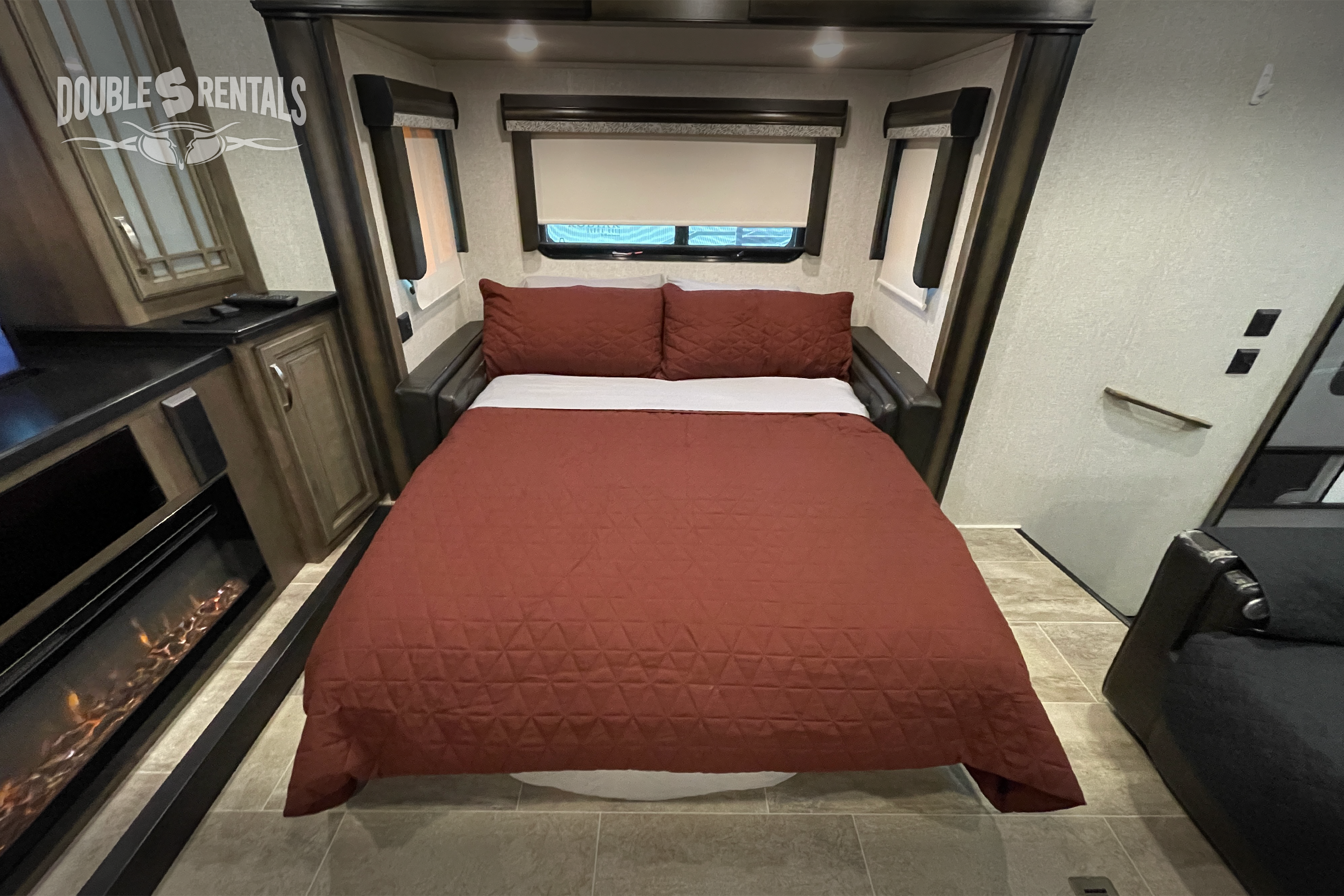 MONTANA Private Master, 1.5 Bath, Spacious Front Living with Hideaway TV and Fireplace