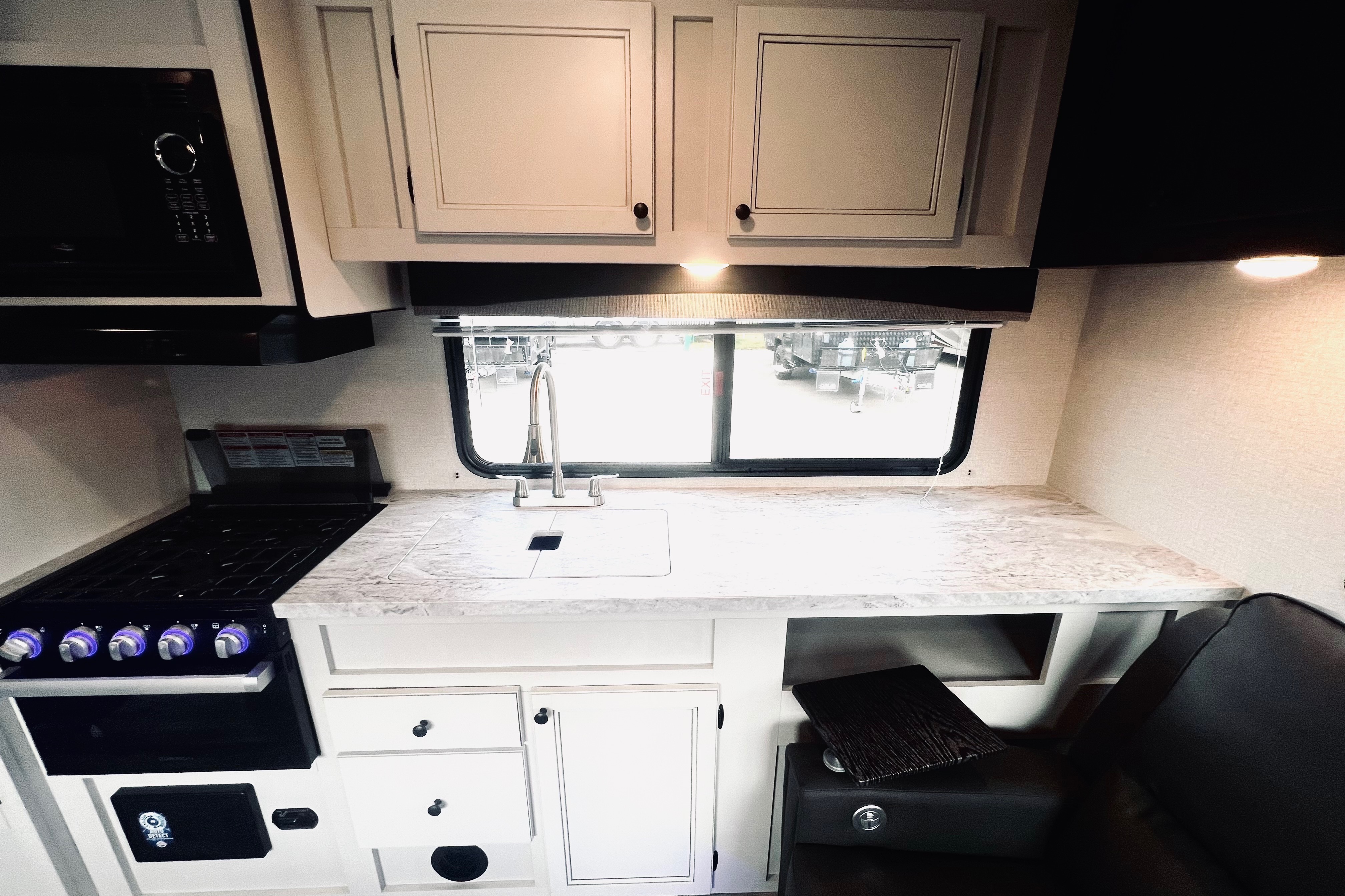 Ryan's Highland Ridge RV 242RL Travel Trailer