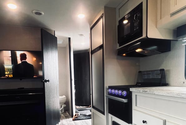 Ryan's Highland Ridge RV 242RL Travel Trailer