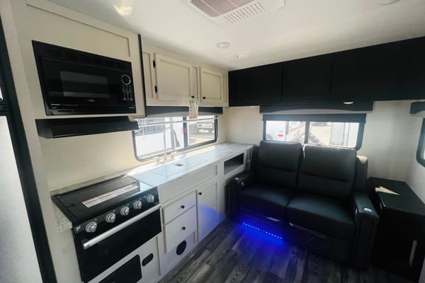 Ryan's Highland Ridge RV 242RL Travel Trailer