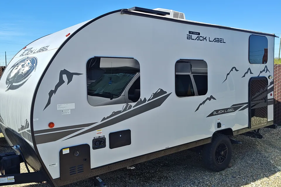 2023 Cherokee Wolf Pup 16BHSBL Black Label Edition