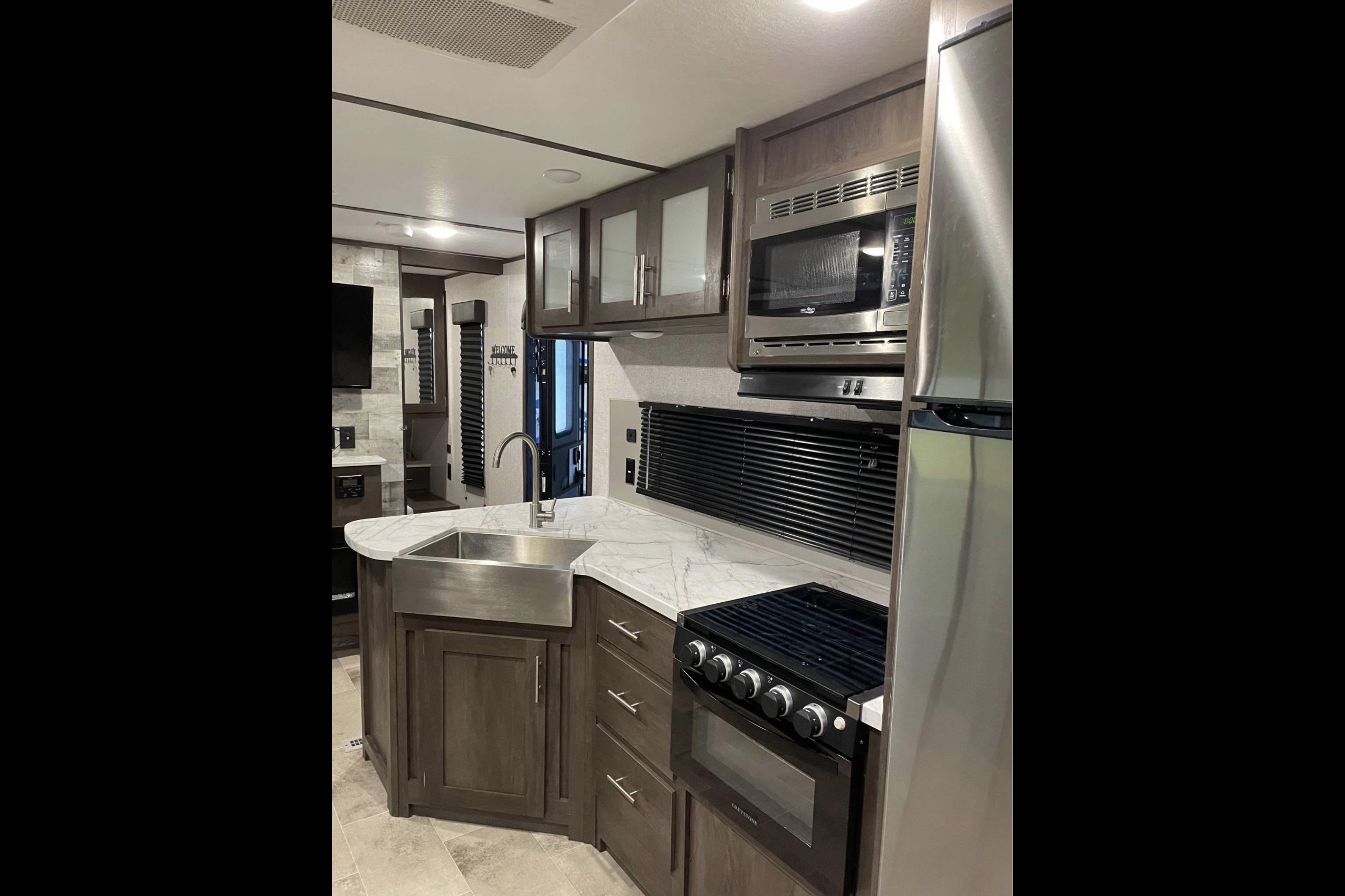 2021 Coleman Lantern 263BH Travel - WiFi Included