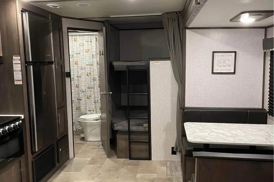 2021 Coleman Lantern 263BH Travel - WiFi Included