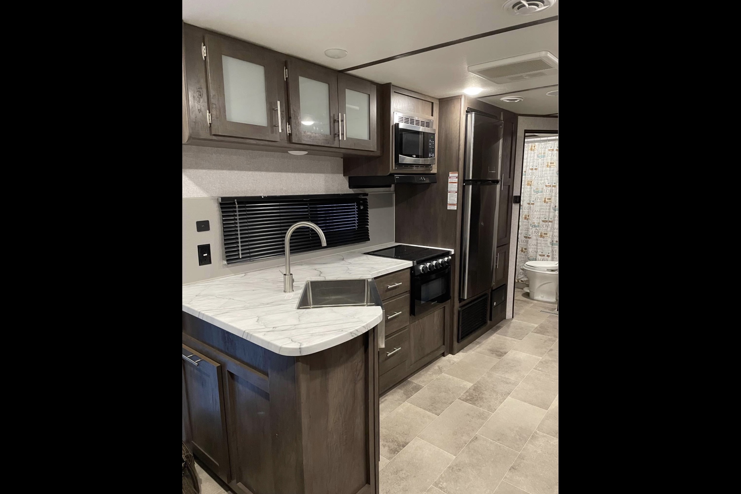 2021 Coleman Lantern 263BH Travel - WiFi Included