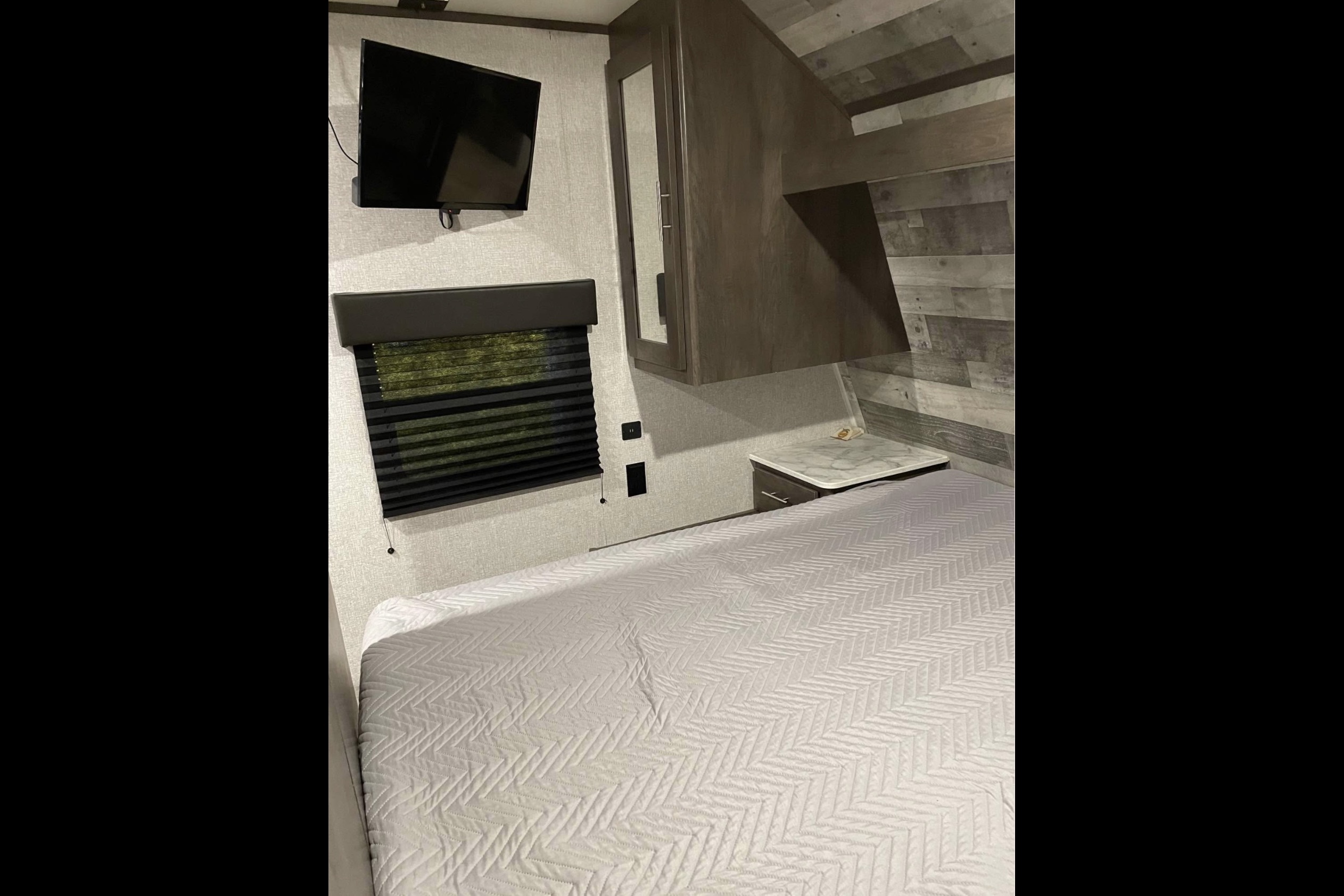 2021 Coleman Lantern 263BH Travel - WiFi Included