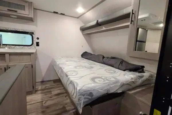 Viktoriya 's Coleman lantern LT22ft Travel Trailer