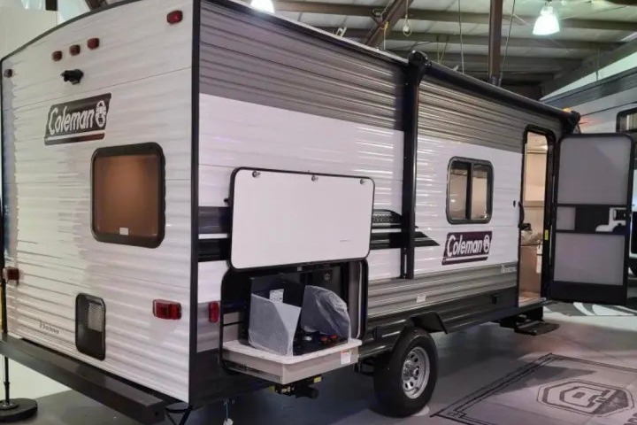 Viktoriya 's Coleman lantern LT22ft Travel Trailer