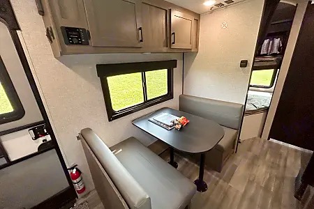 New 2025 Starcraft 24ft. Trailer- free private shuttle - Tina