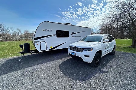 New 2025 Starcraft 24ft. Trailer- free private shuttle - Tina