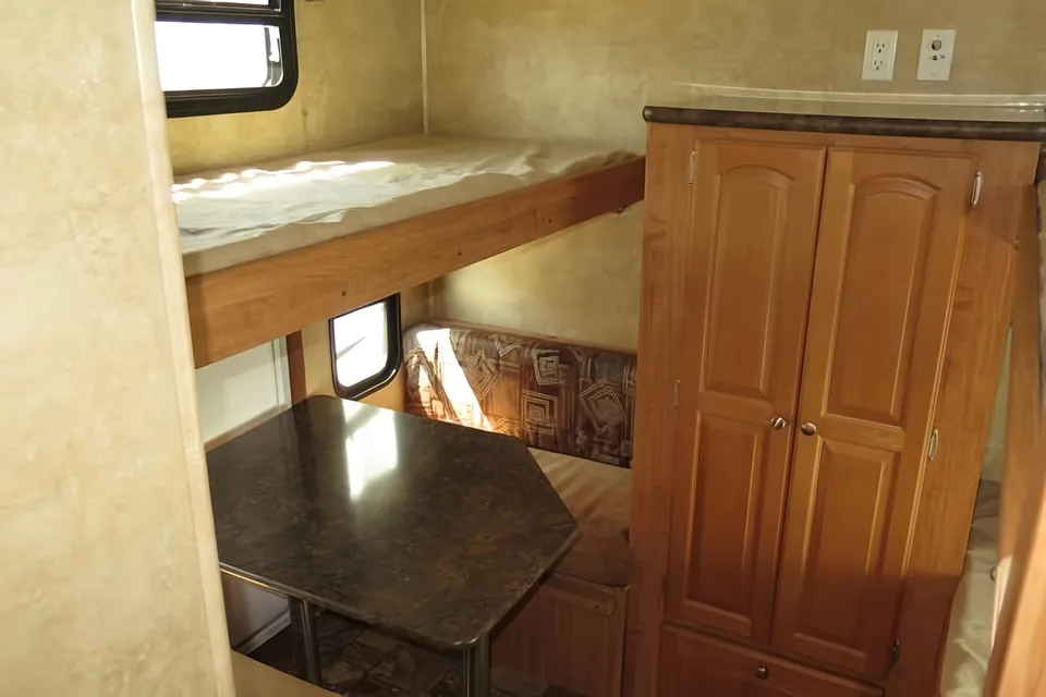 Large Bunkhouse trailer, under 10,000 Pounds!