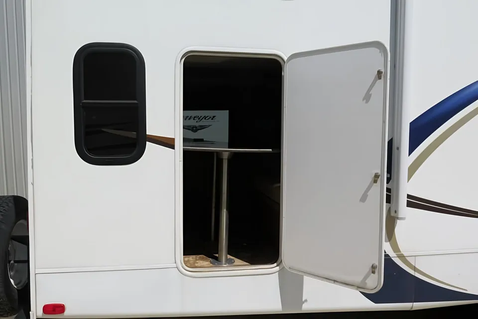 Large Bunkhouse trailer, under 10,000 Pounds!
