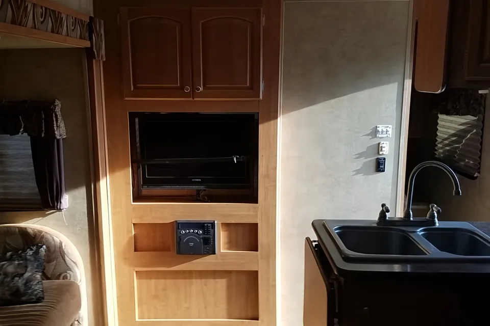 Large Bunkhouse trailer, under 10,000 Pounds!