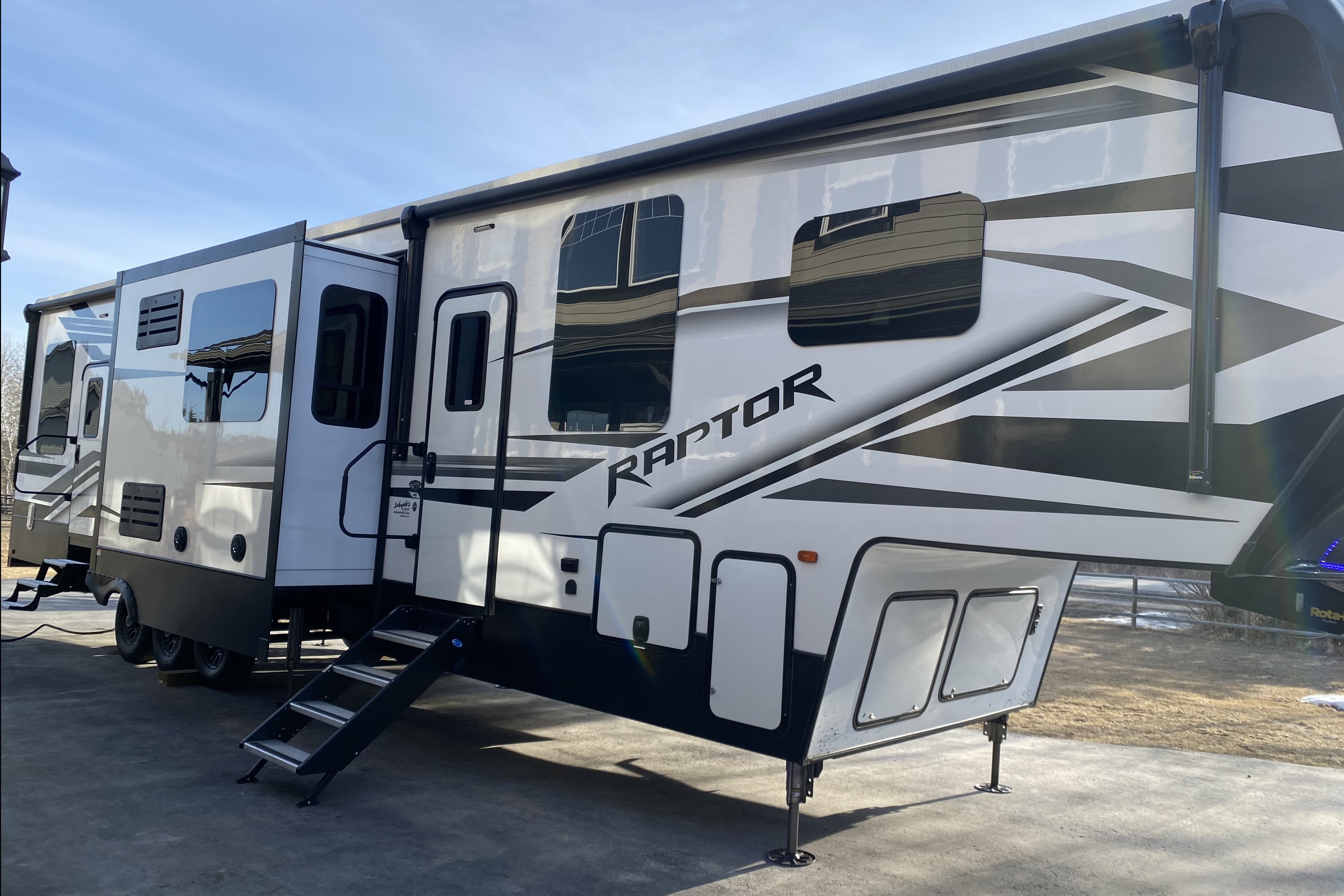 Custom Keystone 413 Raptor Fifth Wheel