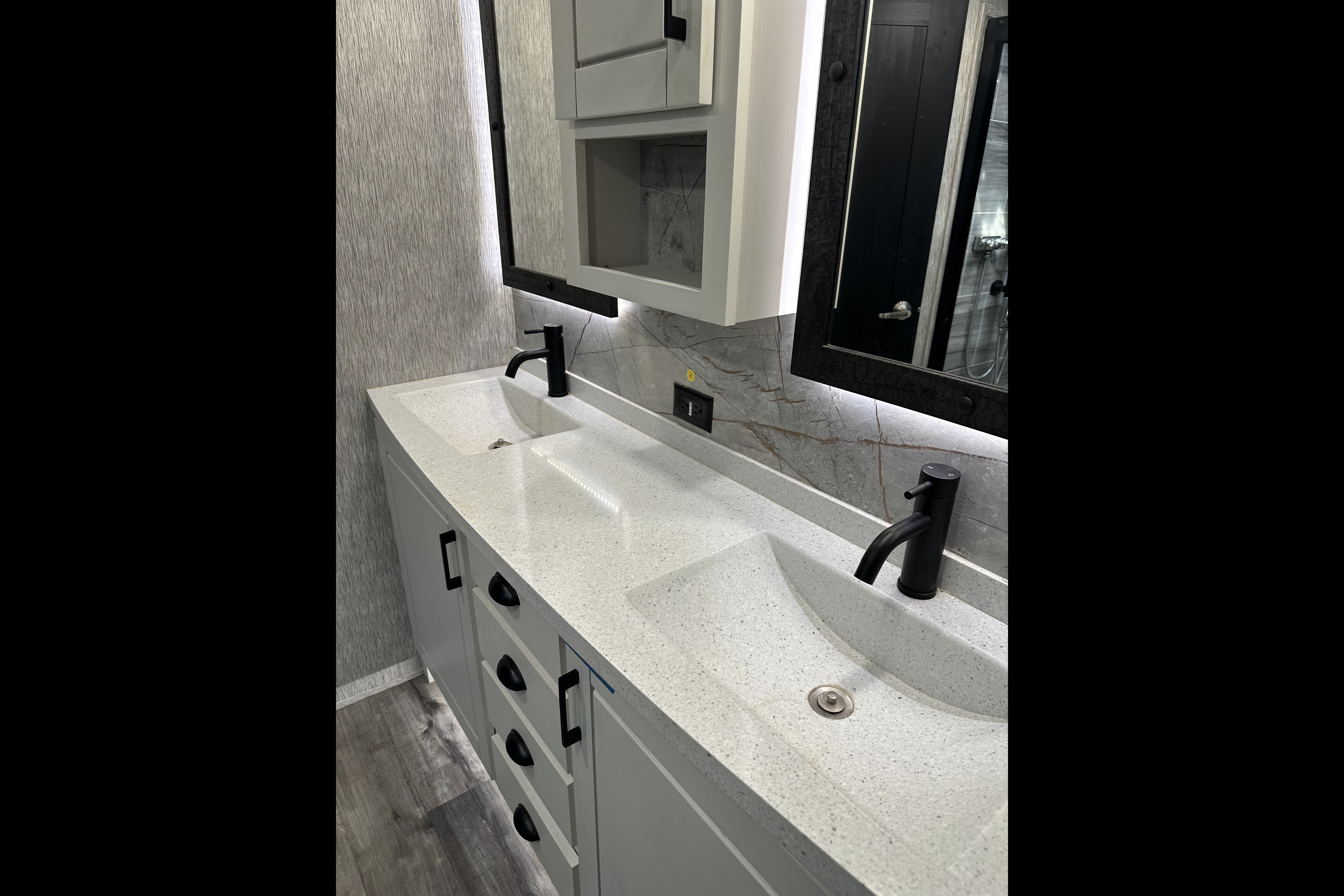 Andy's Crossroads 4001LK Fifth Wheel