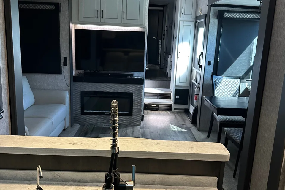Andy's Crossroads 4001LK Fifth Wheel